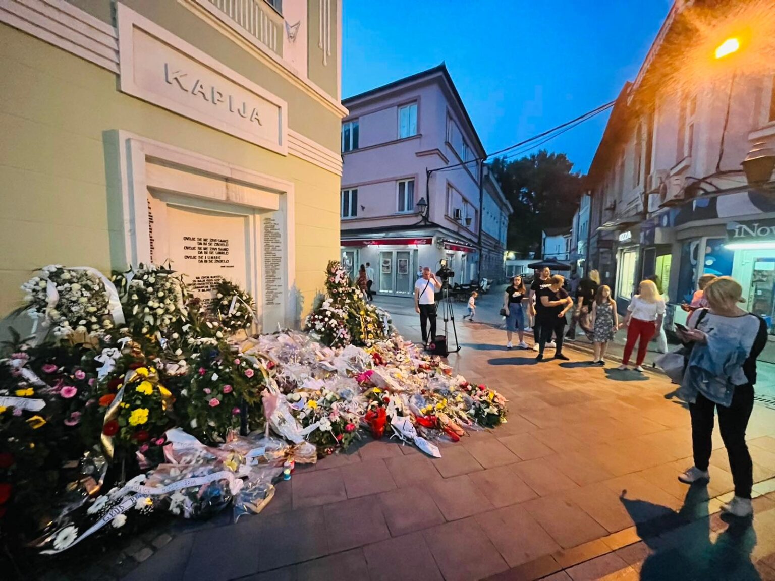 Tuzla obilježava 30 godina od zločina na Kapiji: Sjećanje na 71 prekinuti život