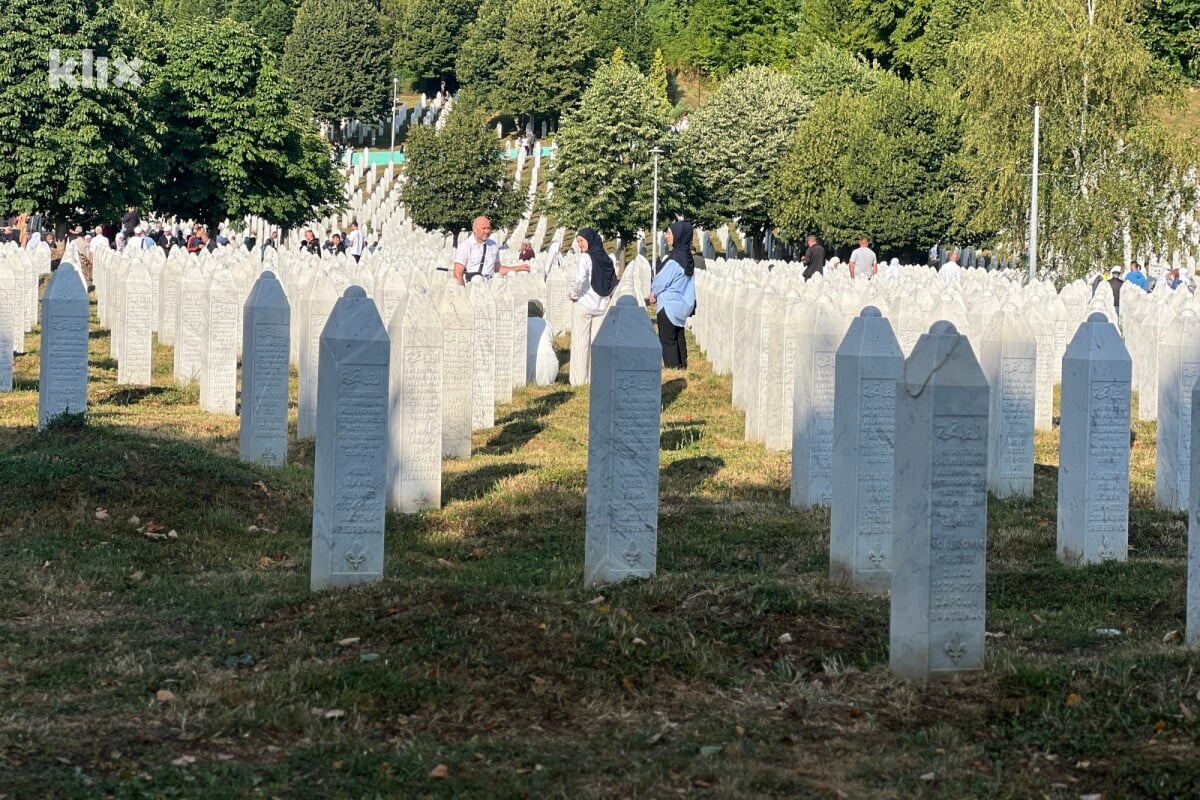 Građani pristižu u Potočare na obilježavanje 30. godišnjice genocida, konačni smiraj pronalazi sedam žrtava