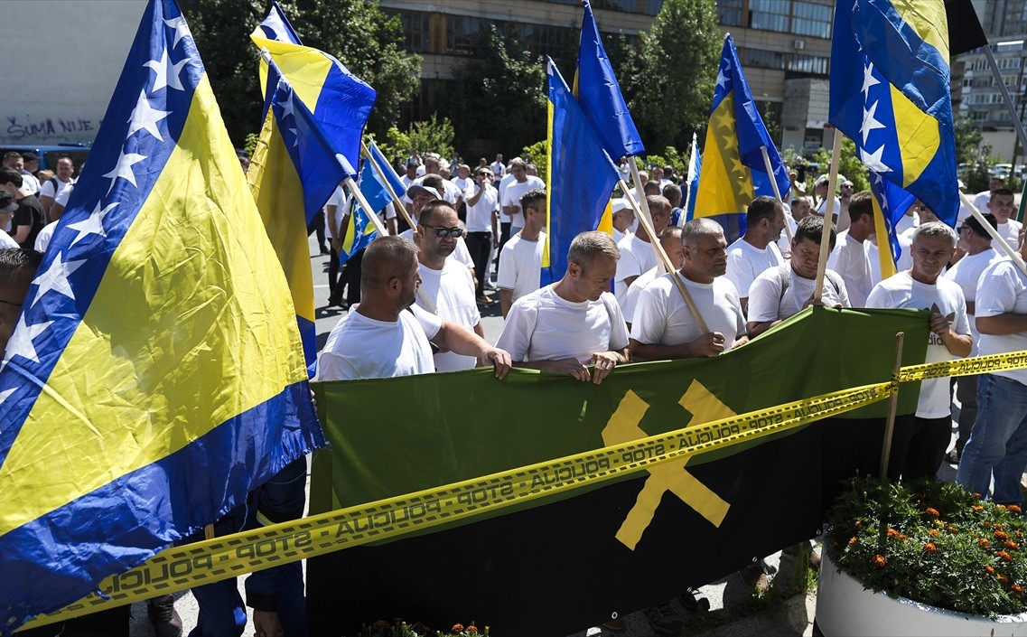 Stotine rudara na protestu u Sarajevu: “Svi smo mi Zenica i svi smo mi rudari, danas smo kao jedan”