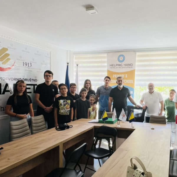 ‘Merhamet’ podijelio 520 stipendija učenicima i studenticama iz socijalno ugroženih porodica