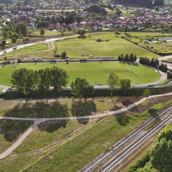 Ugradnja vještačke trave na pomoćnom terenu: Srebrenik među odabranim lokacijama
