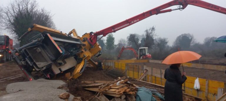 Sa lica mjesta. Avaz