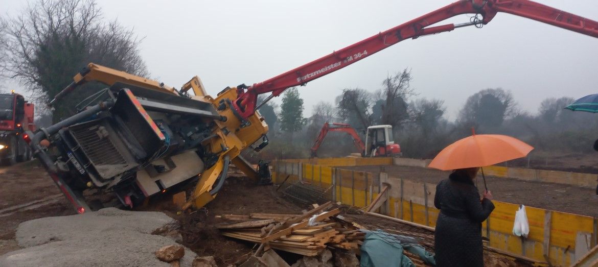 Sa lica mjesta. Avaz