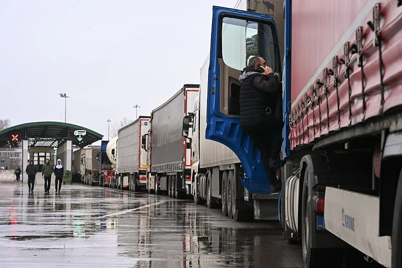 Protesti su ušli u peti dan, a kako su najavili prijevoznici, trajat će do ispunjenja zahtjeva (Foto: EPA-EFE)