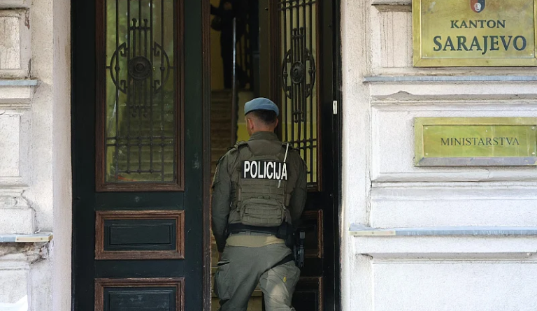 U toku su pretresi u Vladi Kantona Sarajevo (Foto: I. Š./Klix.ba)