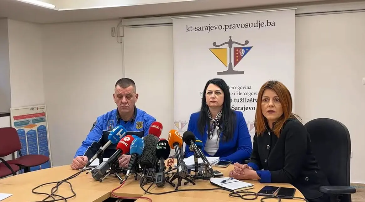 Foto: Printscreen YouTube/ Glavna kantonalna tužiteljica Tužilaštva KS Meliha Dugalija i policijski komesar Uprave policije MUP-a Kantona Sarajevo Fatmir Hajdarević na konferenciji za medije u Tužilaštvu KS.