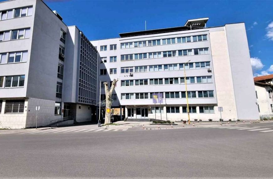 Određen pritvor Tuzlaku zbog pljačke i pucanja na policajca u Gračanici