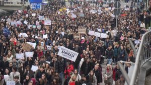Masovni protesti. Avaz