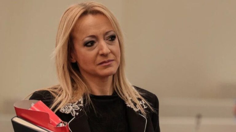 Aleksandra Pandurević. Facebook