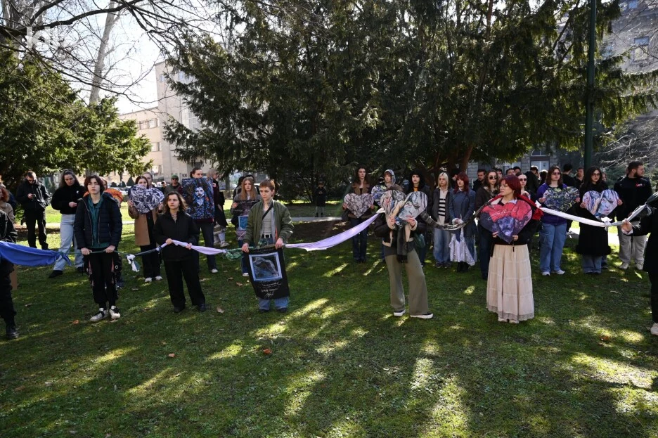 Mladi ispred Vlade KS poslali poruke za vlast: “Misle da mogu upravljati našom sudbinom”