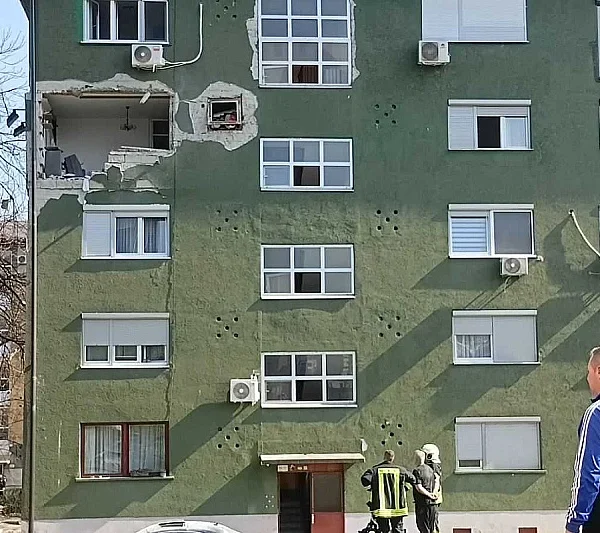 Eksplozija je napravila veliku štetu na stambenom objektu (Foto: E. M./Klix.ba)