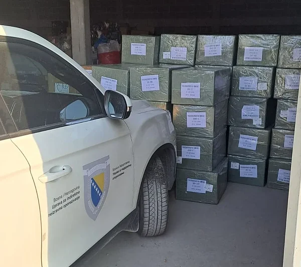 U Tuzli otkriven krijumčareni tekstil u kamionu s građevinskim materijalom, roba vrijedna 170.000 KM