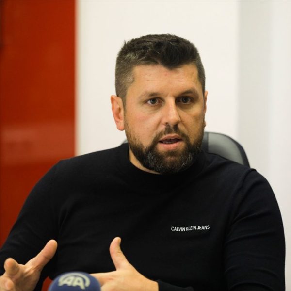 Duraković predložio zakon o ravnopravnoj upotrebi jezika i pisma u RS-u