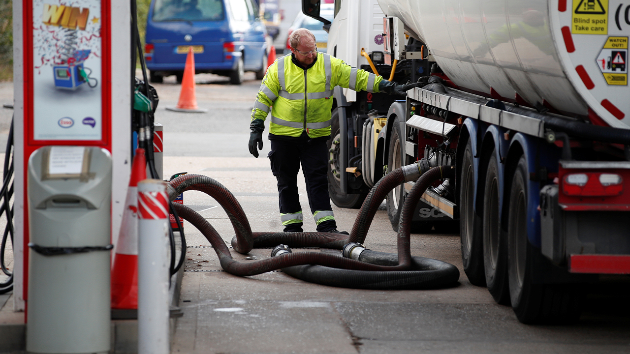Zašto ne biste trebali točiti gorivo ako je cisterna na pumpi?
