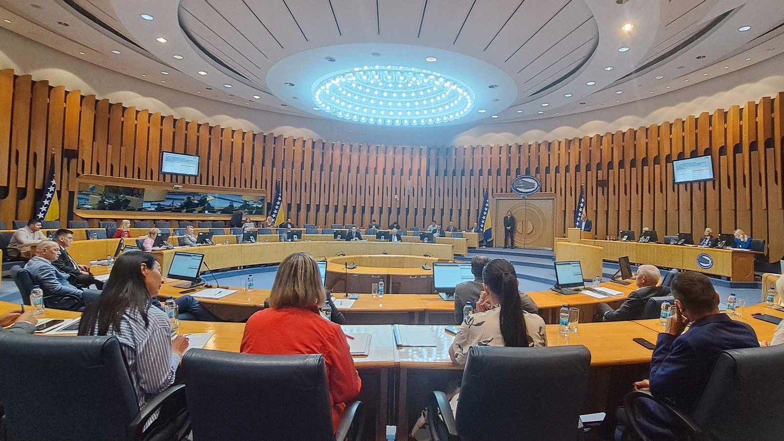 Hitno zasjeda Dom naroda: Na dnevnom redu zakoni o VSTV-u i Sudu, šta će biti s akcizama na gorivo?