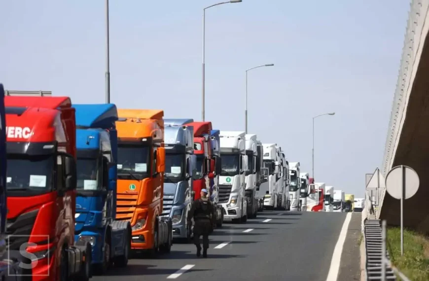 Krenulo masovno vraćanje bh. vozača sa granice sa Hrvatskom