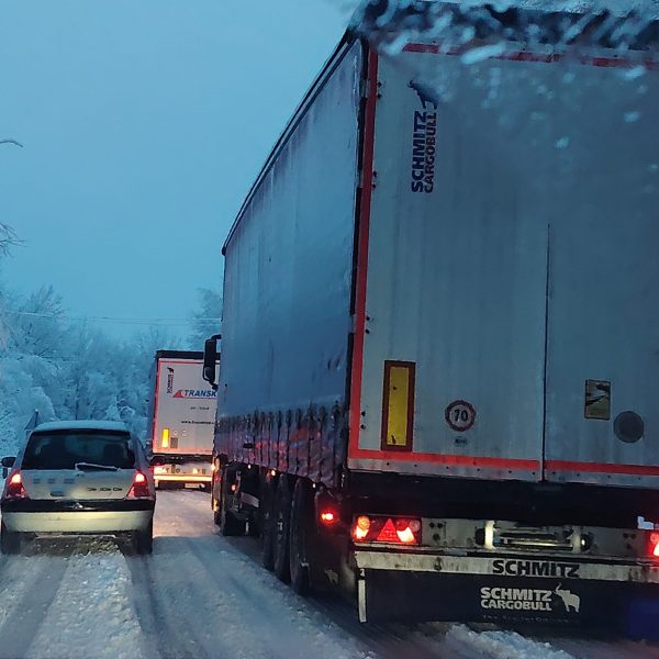 Snijeg otežava vožnju na brojnim dionicama