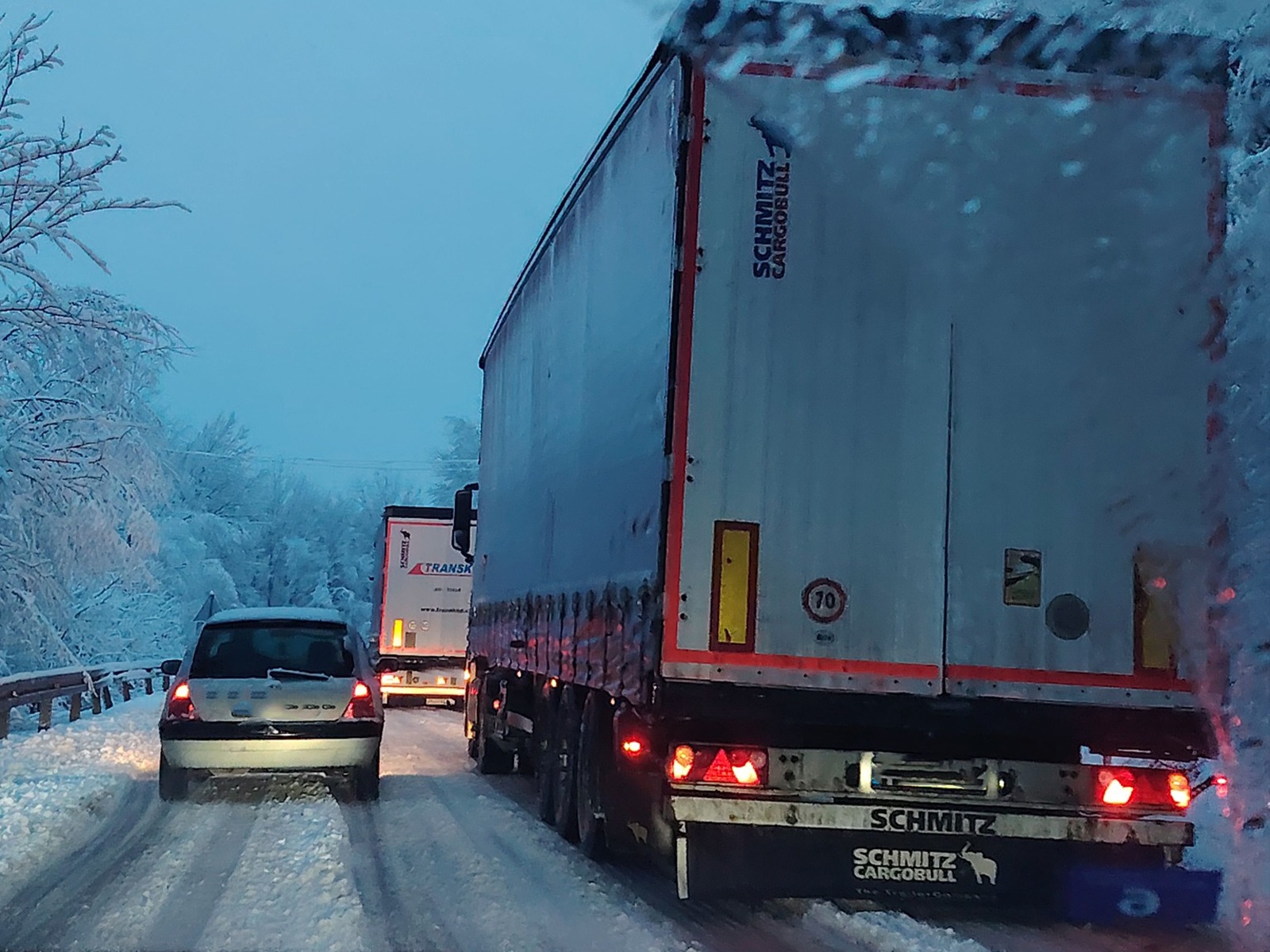Snijeg otežava vožnju na brojnim dionicama