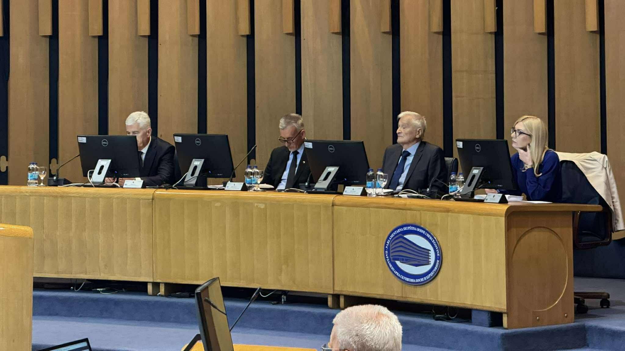 Burno u Sarajevu: Ademović sazvao dvije sjednice, akcize i pravosuđe u centru pažnje parlamentaraca