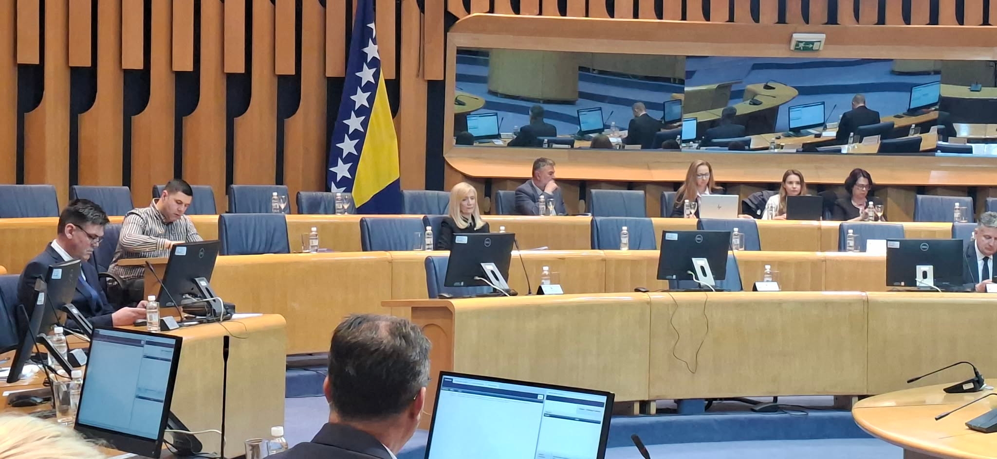 Nakon što je SNSD i HDZ blokirao hitnu, prekinuta i redovna sjednica Doma naroda