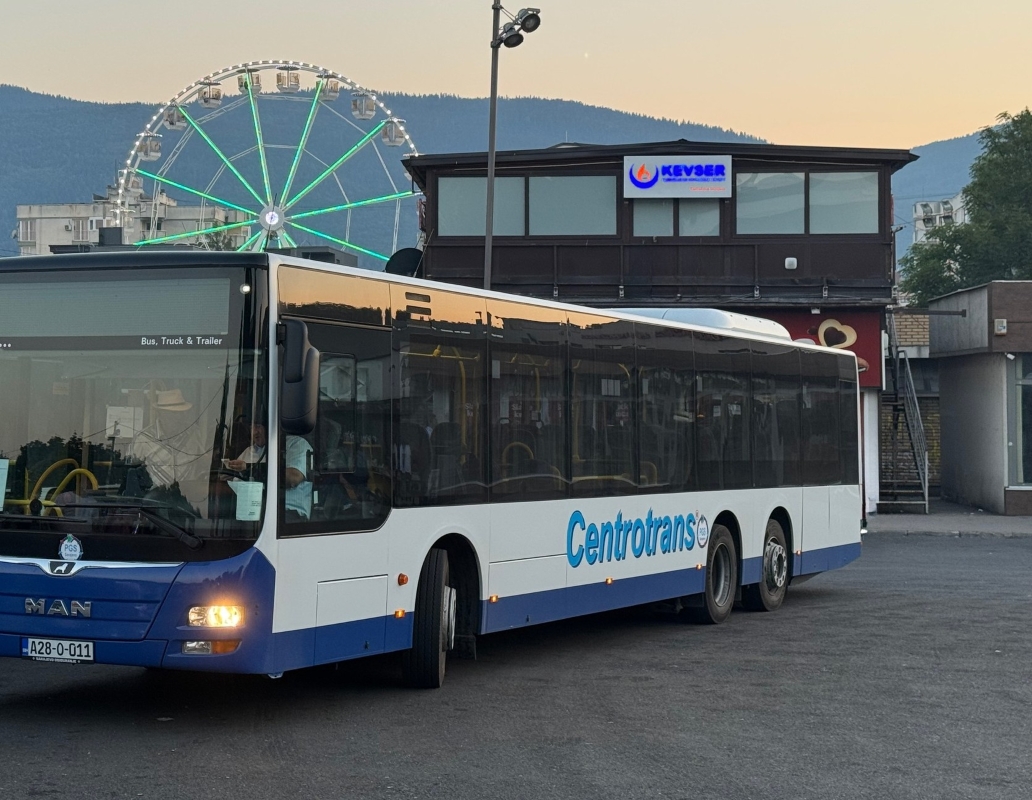 Muškarac koji je upravljao vozilom policajcima se predstavio kao vozač autobusa.