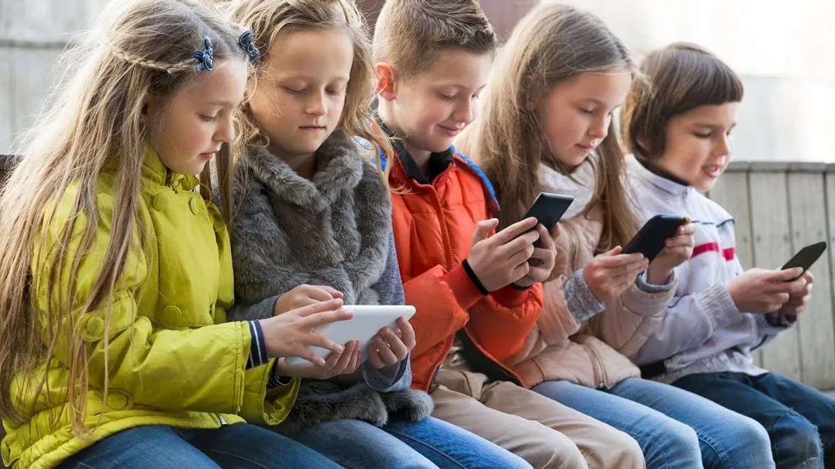 Psiholog upozorava: Djeca sve više gube stvarni život zbog mobitela