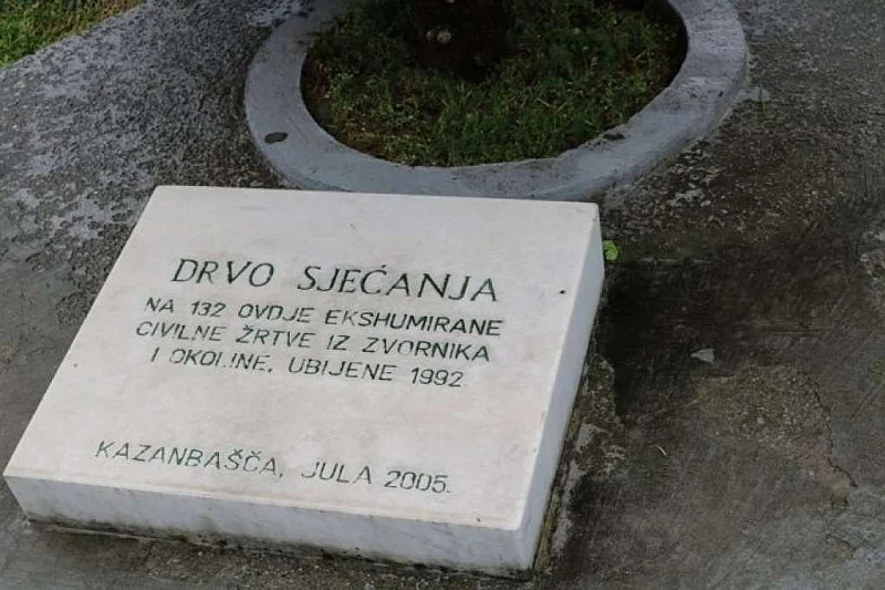 Kolektivna dženaza i ukop tri žrtve iz Zvornika danas u Memićima