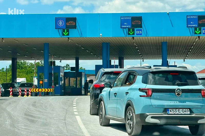 Počele ljetne gužve na granici BiH i Hrvatske, putnici prema moru čekaju duže nego inače