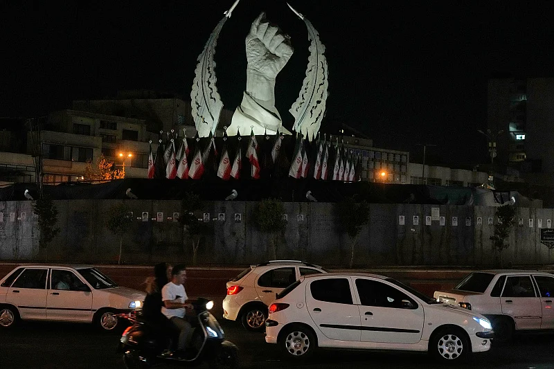 SAD nastavile zračne udare na Iran, Teheran uzvratio napadom na Bahrein
