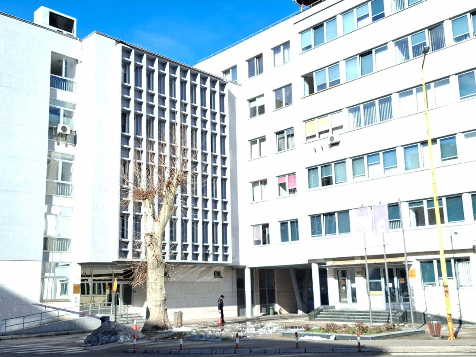Pritvor za Tuzlaka kod kojeg su pronađeni laboratorija za drogu, marihuana, puške i dimna bomba
