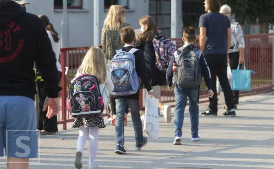 Policijska Uprava Srebrenik obavještava građane i učesnike u saobraćaju da dana 01.09.2026. godine u utorak počinje nova školska 2026/2027. godina