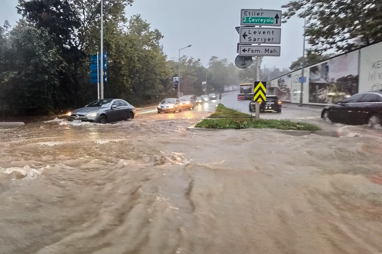 Katastrofalne poplave u Istanbulu, nekoliko osoba poginulo